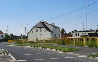 Zdjęcie do  Remont budynku po byłej szkole w Wałdowie Kr&oacute;lewskim -02.06.2021